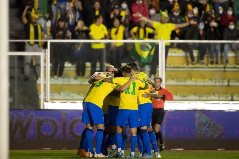  Brasil goleia a Bolívia e garante recorde de pontuação nas Eliminatórias